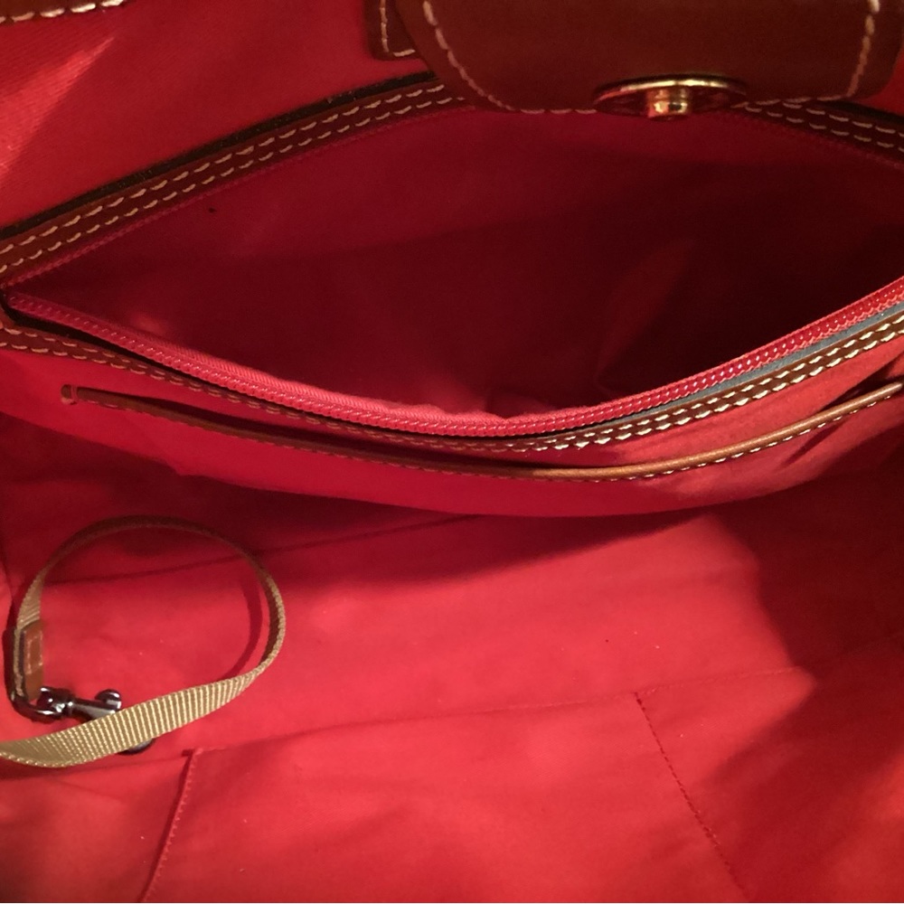 Dooney &  Bourke white leather large tote.  Exc. condition. - Picture 8 of 12